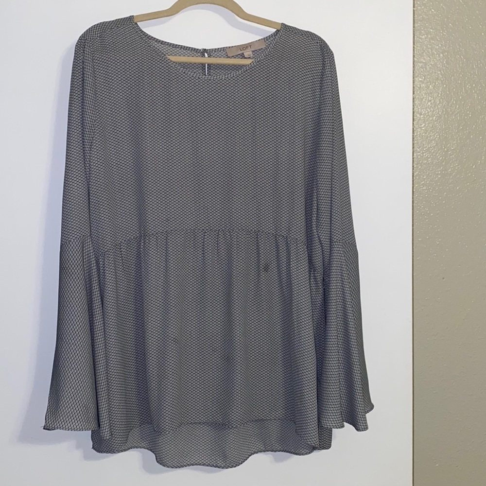 Loft Size Large Gray and White Print Long Bell-sleeve Top